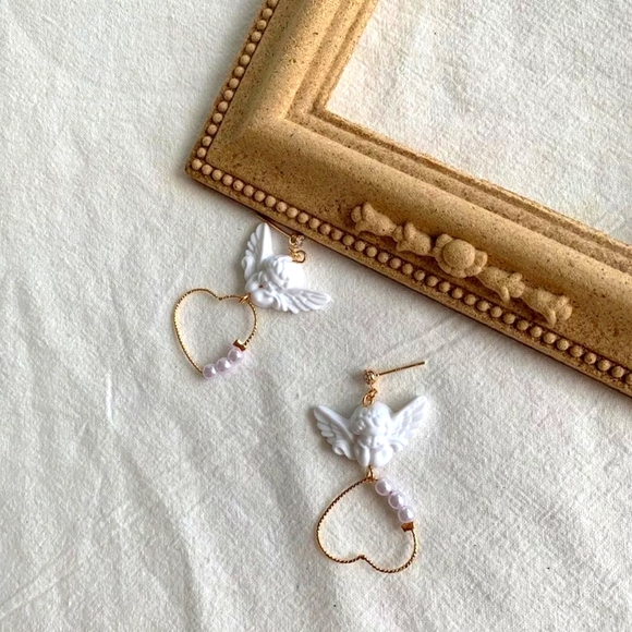 White Gold Angel Heart Earrings - Picture 2 of 4